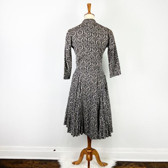Vintage 50s 60s grey and black damask tapestry dress pleated skirt Size XS - Picture 4 of 9